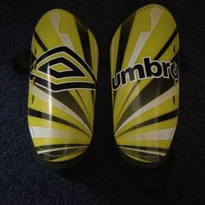 Kids Umbro Black and Yellow Soccer Shin Guards Size L
